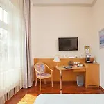 Komfort Am Kurpark 호텔 4*