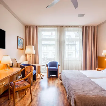 Komfort Am Kurpark 酒店 4*