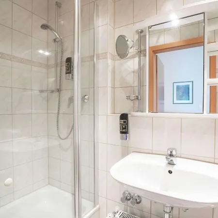 Hotel Komfort Am Kurpark 4*