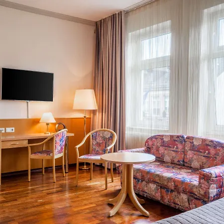 Hotel Komfort Am Kurpark 4*