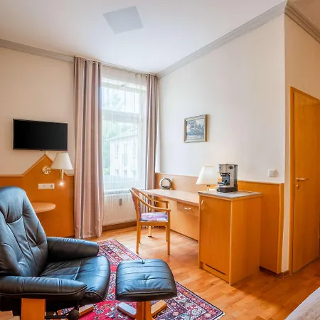 Hotel Komfort Am Kurpark 4*