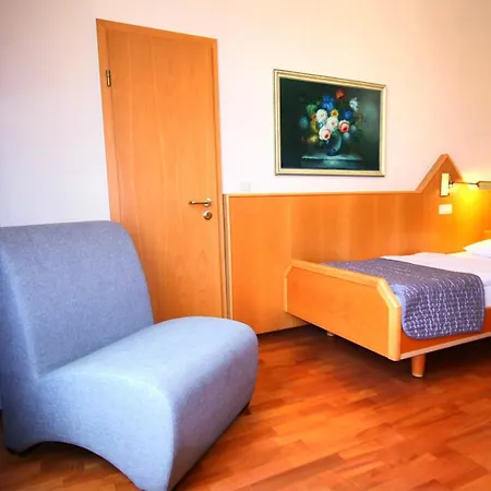 Hotel Komfort Am Kurpark 4*