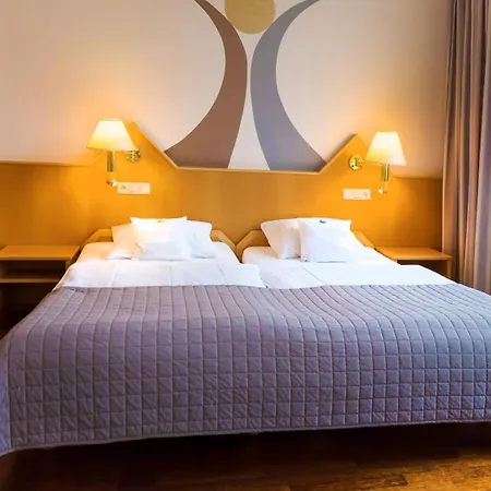 Hotel Komfort Am Kurpark 4*