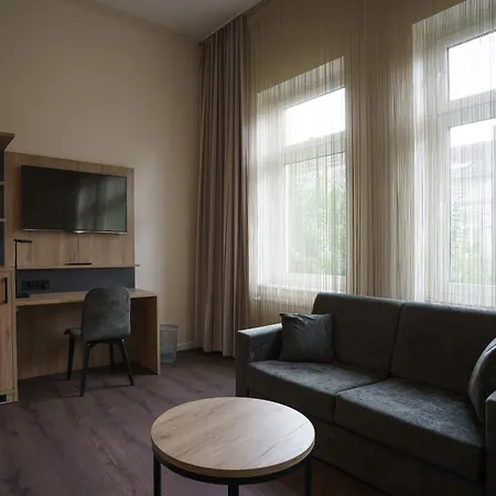Hotel Komfort Am Kurpark 4*
