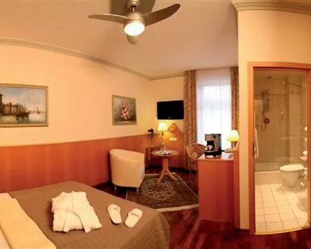 Komfort Am Kurpark 酒店 4*