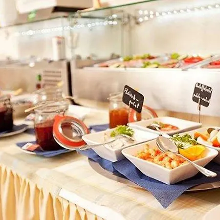 Komfort Am Kurpark 酒店 4*