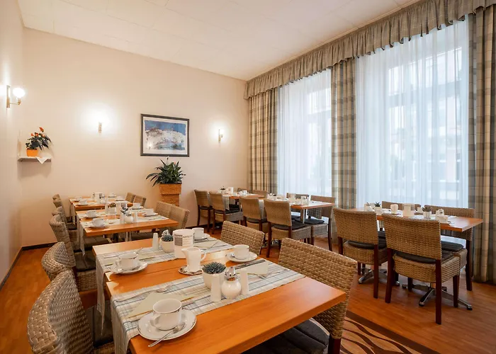 Hotel Komfort Am Kurpark 4*