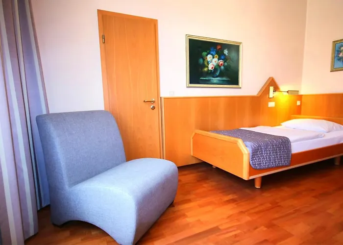 Hotel Komfort Am Kurpark 4*